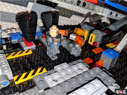 《质量效应》粉丝制作乐高版诺曼底号 细节满满 LEGO 乐高 质量效应2 质量效应 电玩迷资讯  第11张