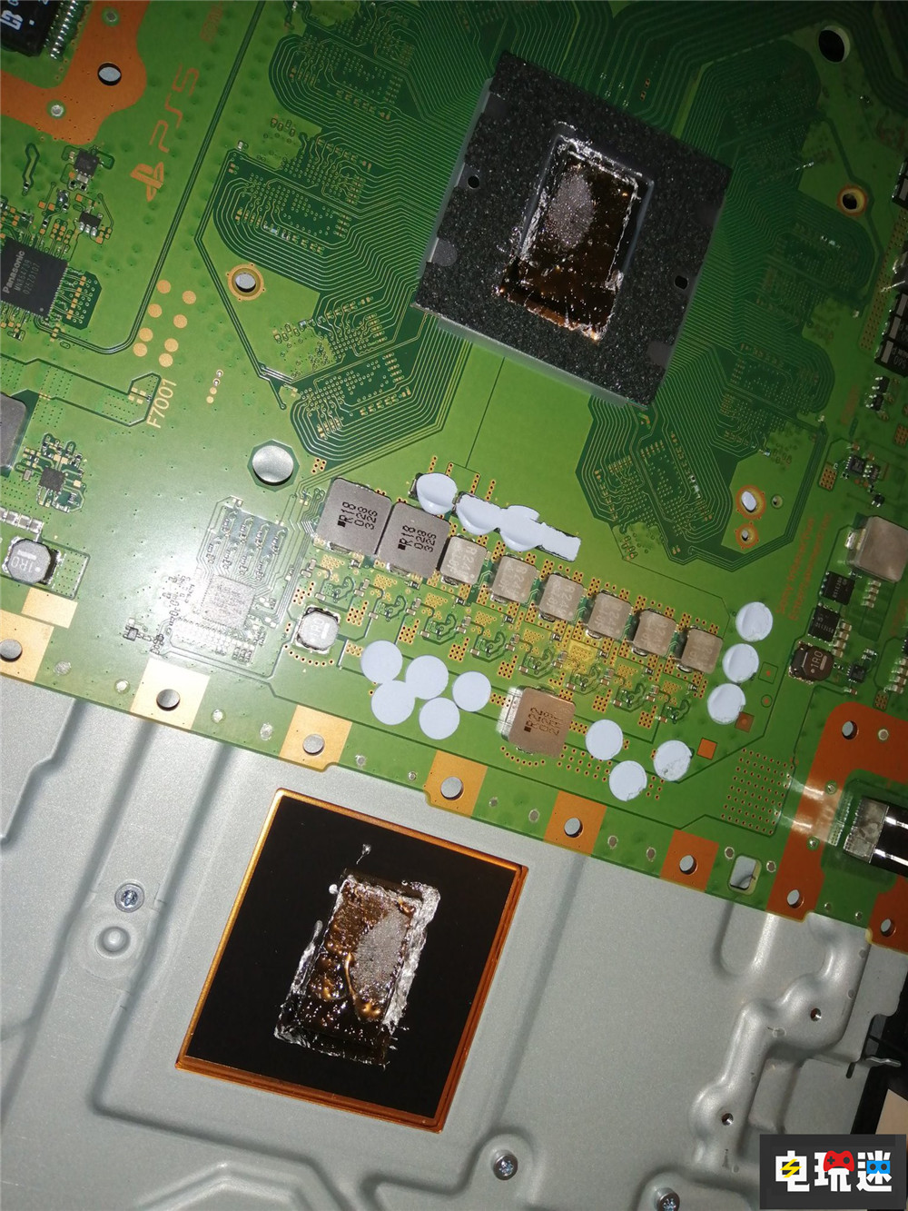 维修商称PS5竖置会增加短路风险 主机 游戏机 散热 索尼 液金 PS5 索尼PS  第2张
